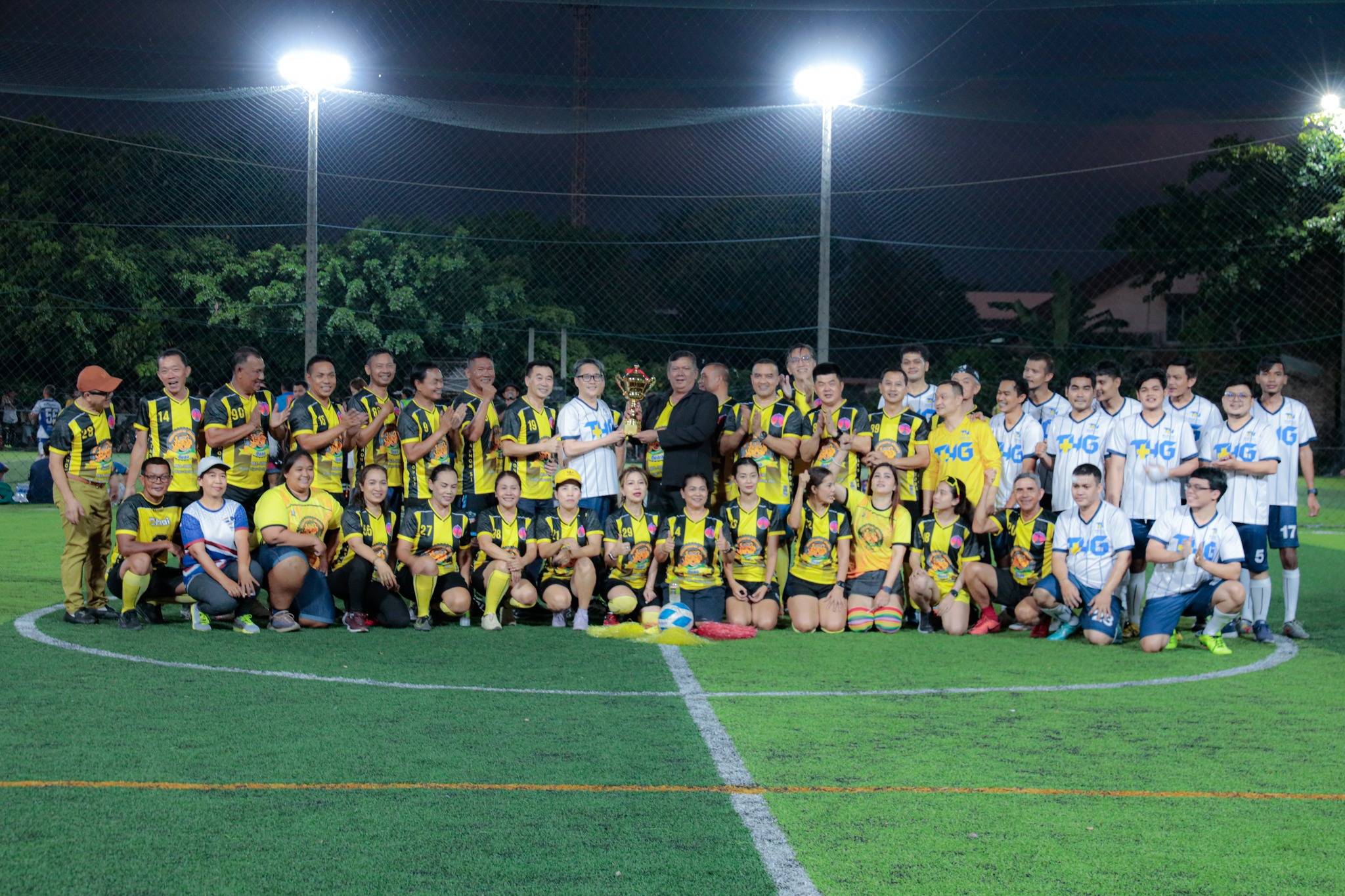กิจกรรมการเตะฟุตบอลนัดกระชับมิตร TTH