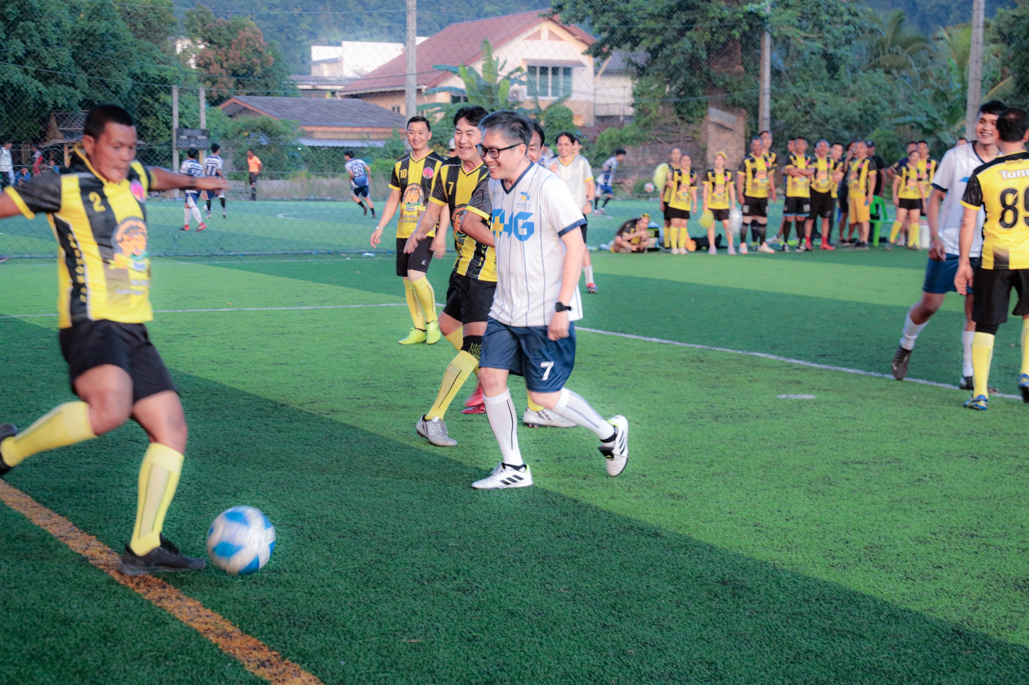 กิจกรรมการเตะฟุตบอลนัดกระชับมิตร TTH