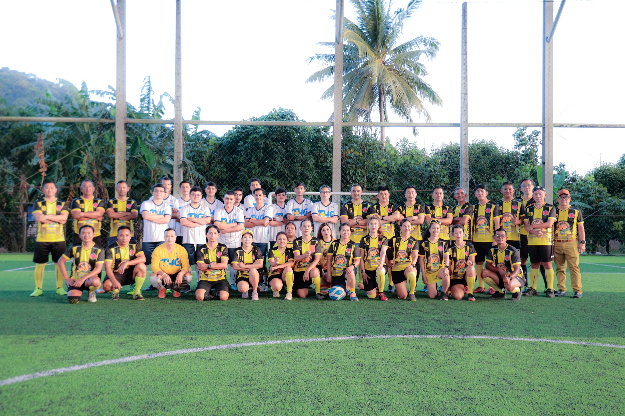 การแข่งขันฟุตบอลนัดกระชับมิตรโรงพยาบาลธนบุรี ทุ่งสง กับทีมงานเสือเฮฮา
